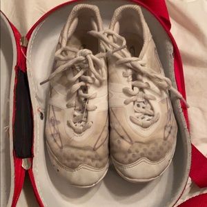 Nfinity cheer shoe - youth 3